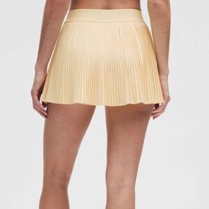 Lululemon skirt in buttercream